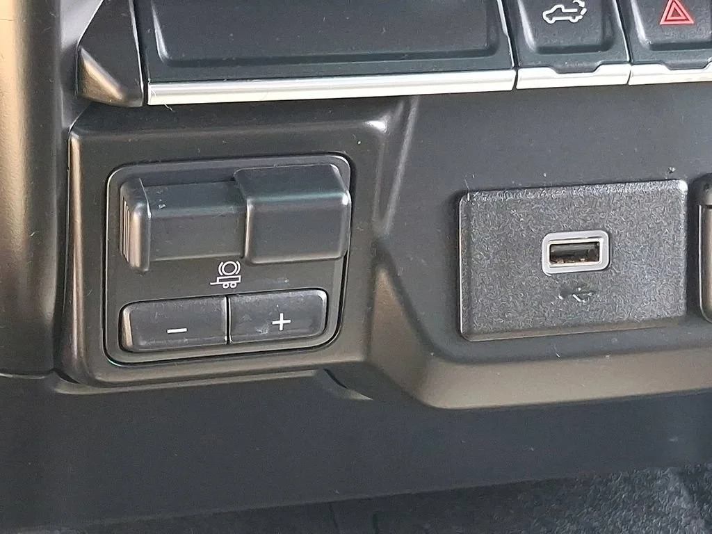 Used 2019 NORTHSKY BLUE METALLIC Chevrolet Custom image 27