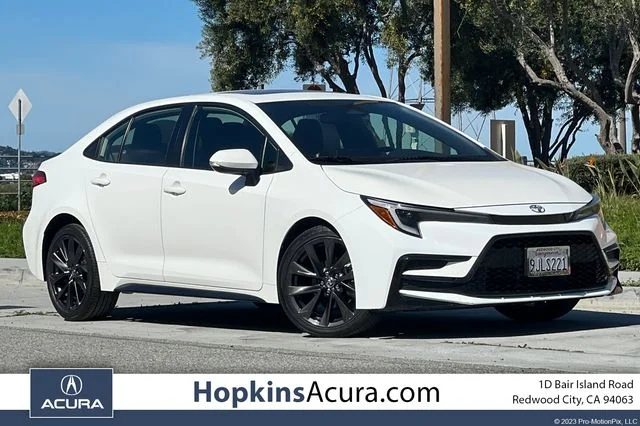 Used 2024 Ice Toyota SE image 1