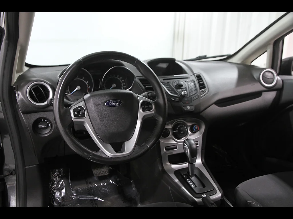 Used 2015 Magnetic Ford SE image 5