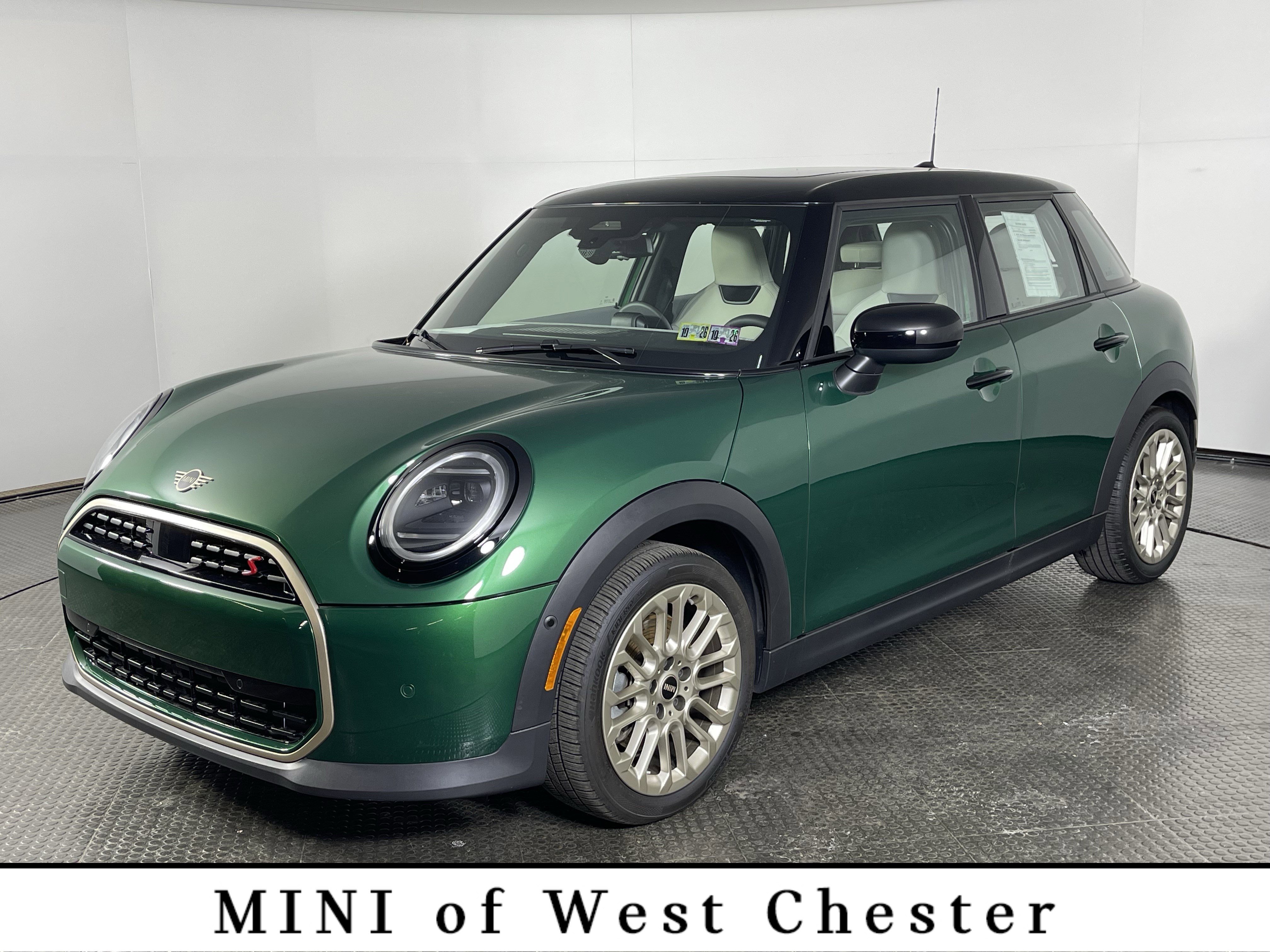 2025 MINI Hardtop Cooper S Signature's photo