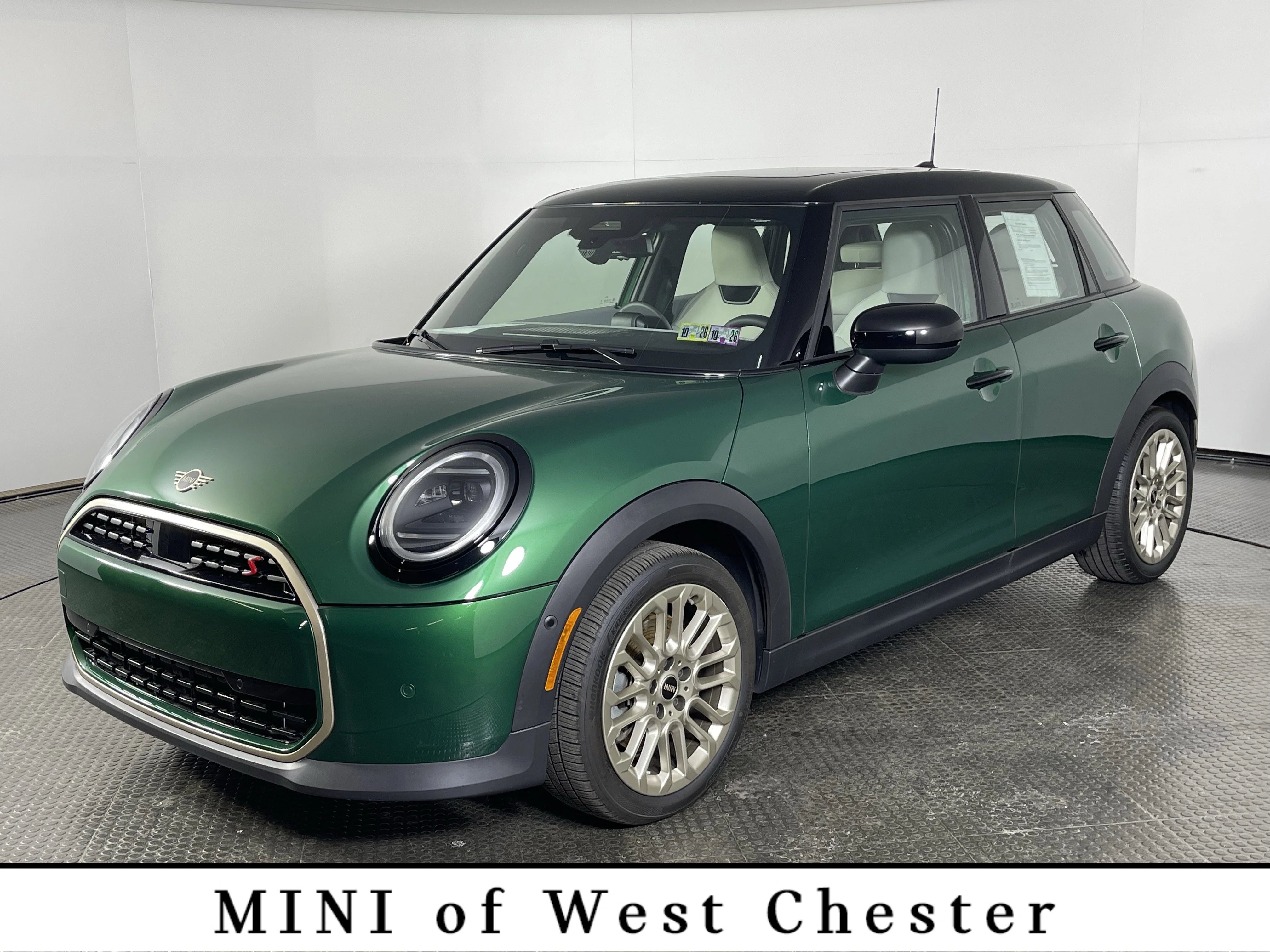 2025 MINI Hardtop Cooper S Signature's photo