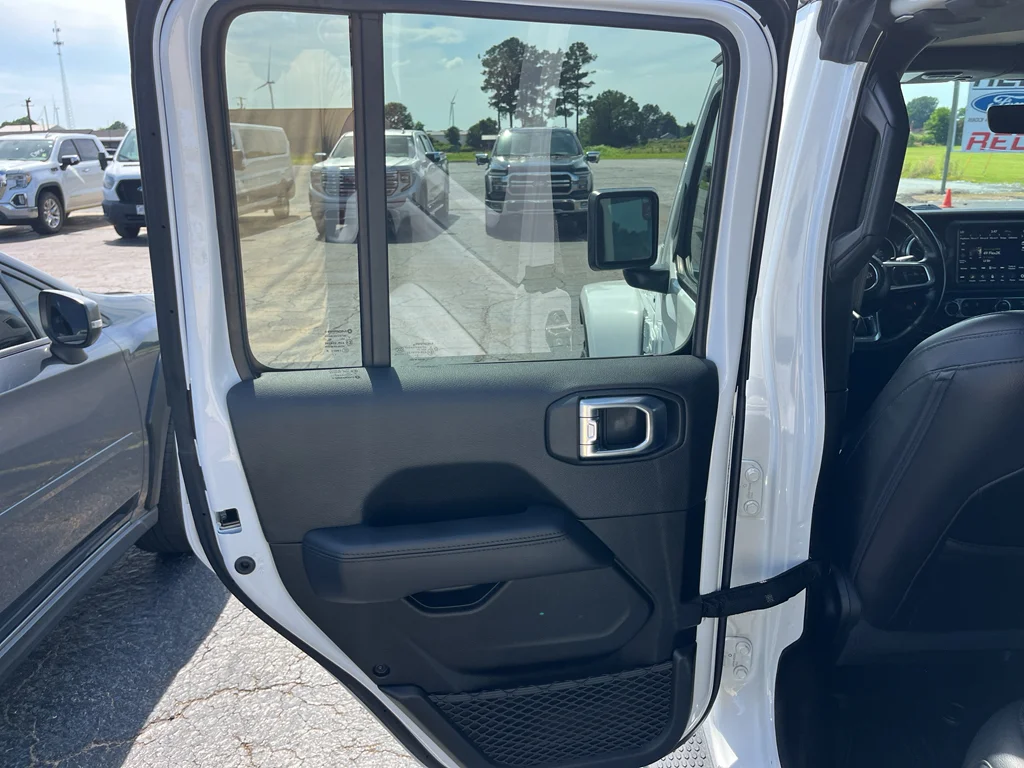 Used 2021 Bright White Clearcoat Jeep Unlimited Sahara Altitude image 25