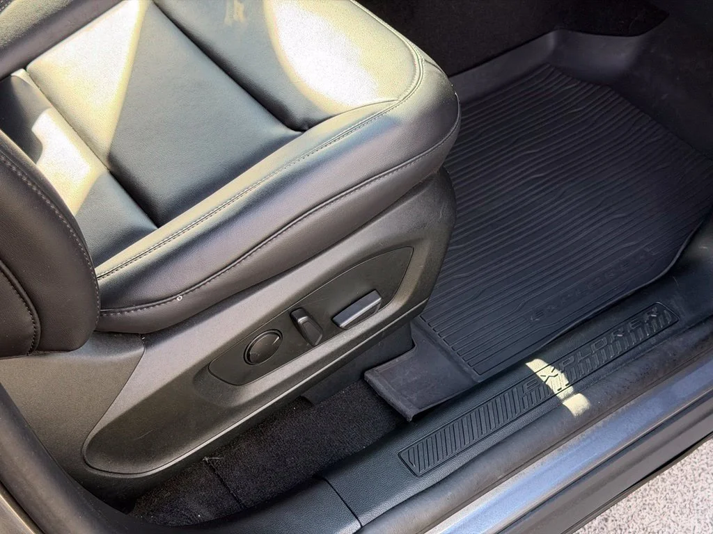 Used 2023 Gray Ford XLT image 17