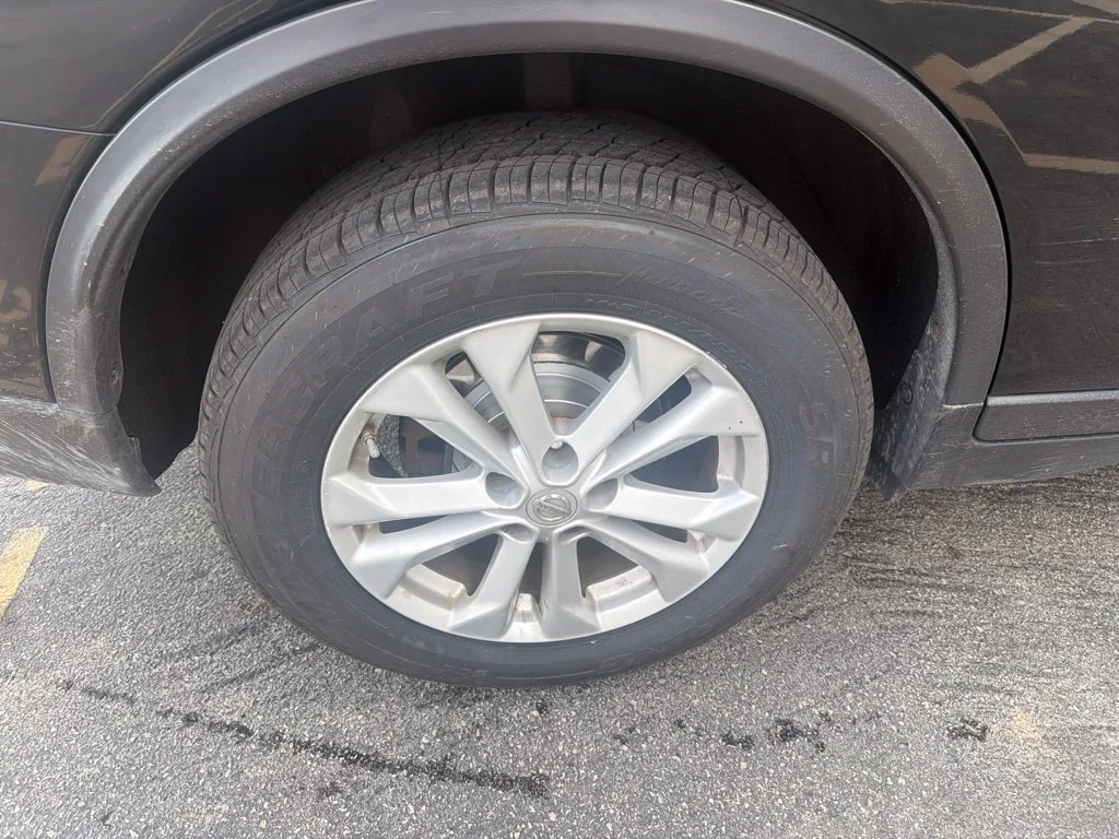 Used 2014 Black Nissan SV image 6
