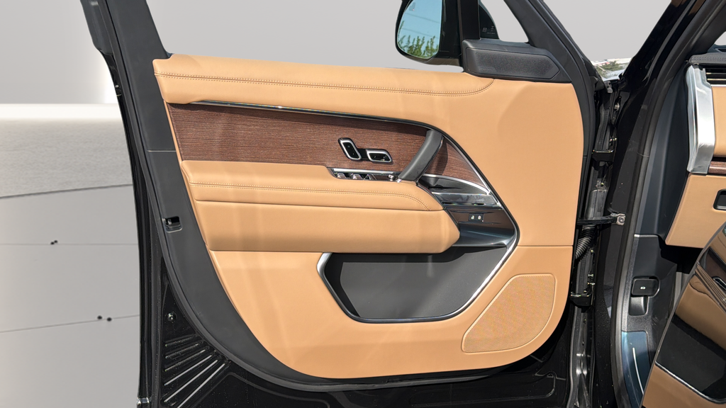 New 2027 Santorini Black Land Rover SE image 20