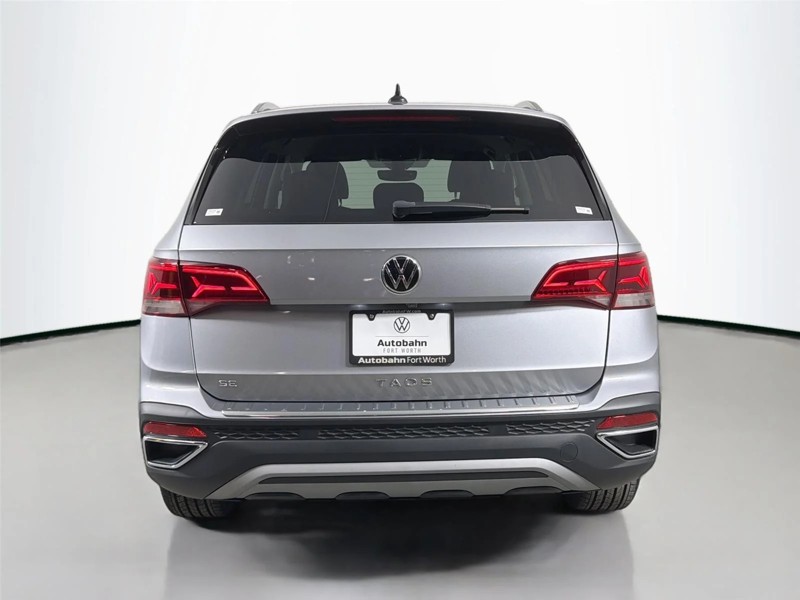 Used 2023 Pyrite Silver Metallic Volkswagen SE image 6