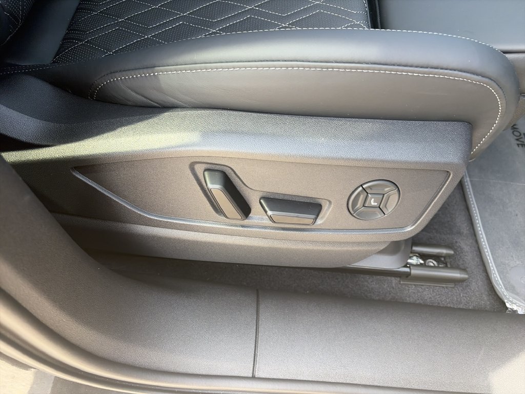 Used 2025  Audi 3.0T Premium Plus image 31
