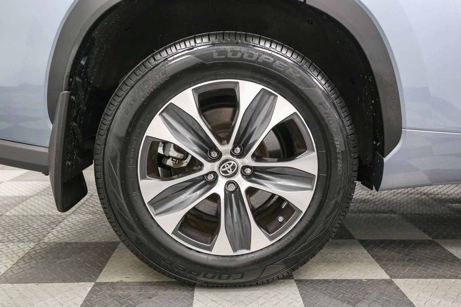 Used 2023 Moon Dust Toyota XLE image 18