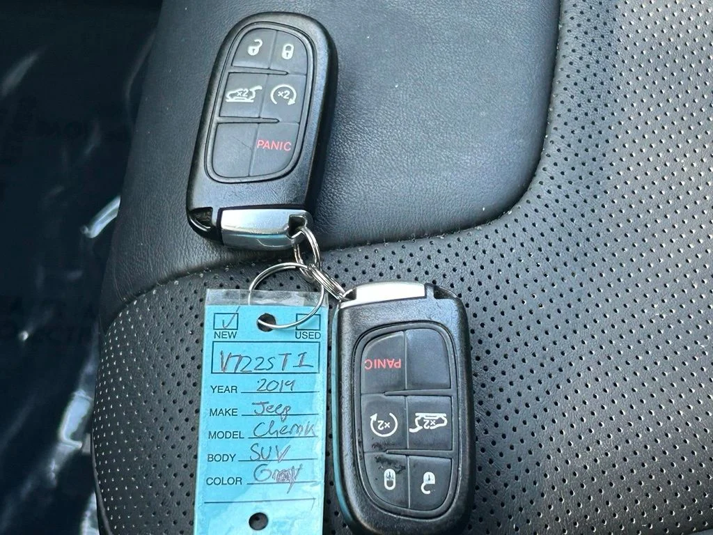 Used 2019 Gray Jeep Limited image 40