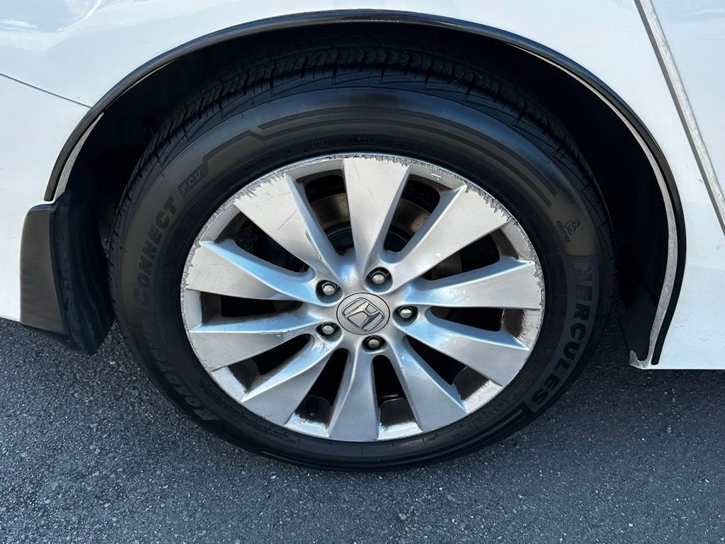 Used 2015  Honda Touring image 10
