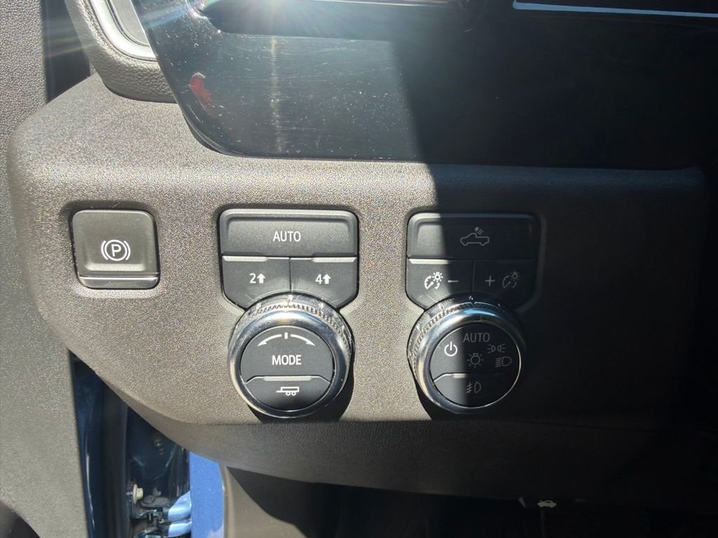 Used 2024 Blue GMC Elevation image 19