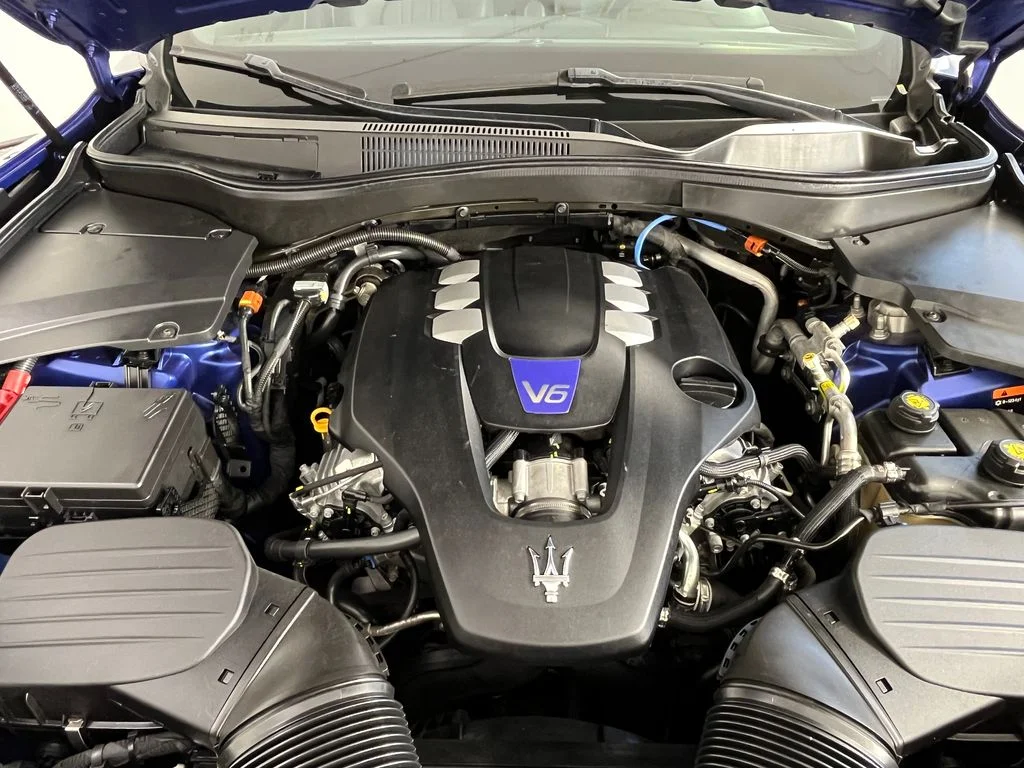 Used 2022 Blue Maserati Modena image 18