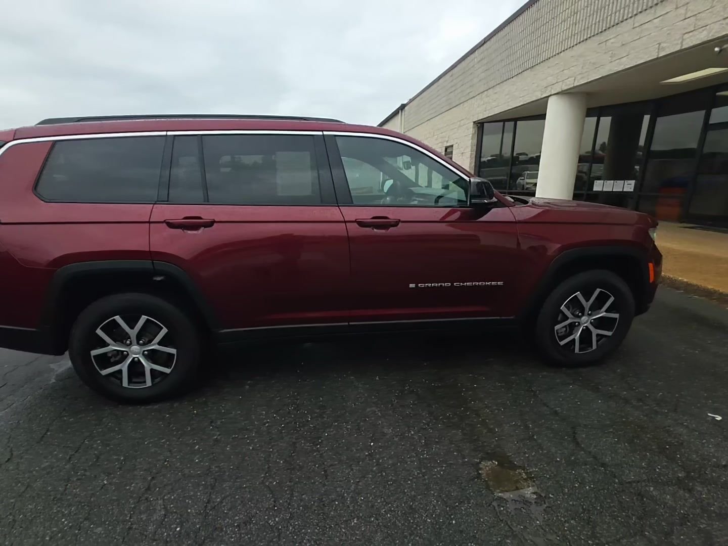 Used 2025 Red Jeep Limited image 2