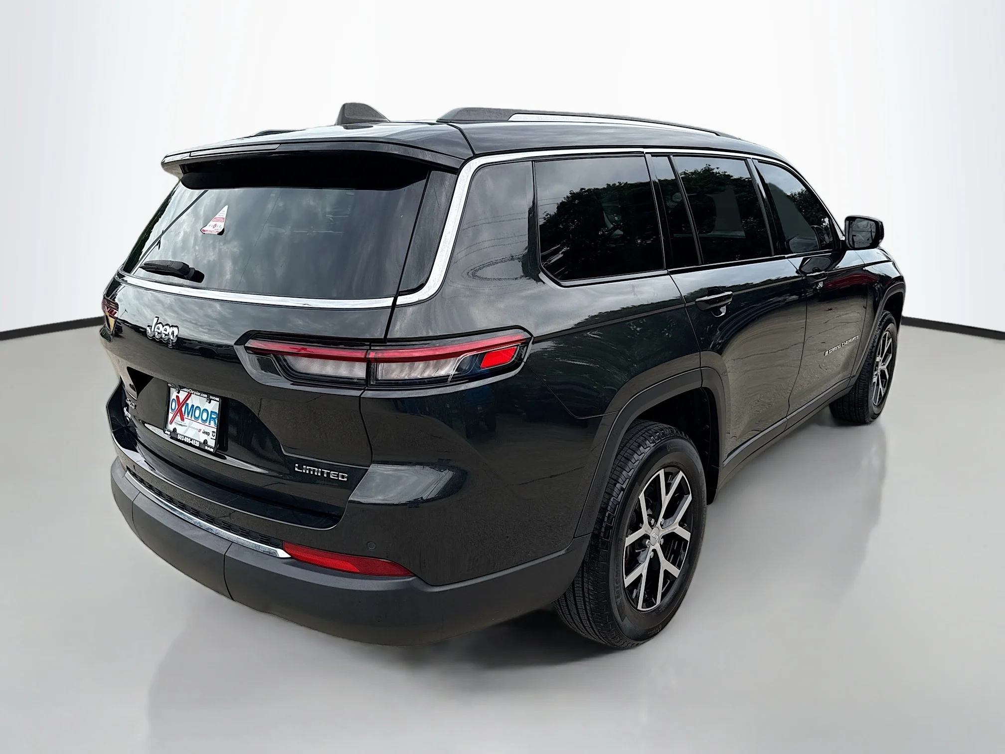 Used 2023 Rocky Mountain Pearlcoat Jeep Limited image 7