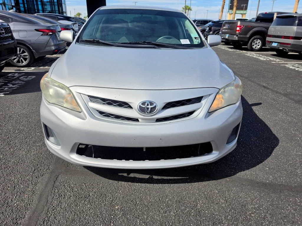 Used 2011 Silver Toyota LE image 2