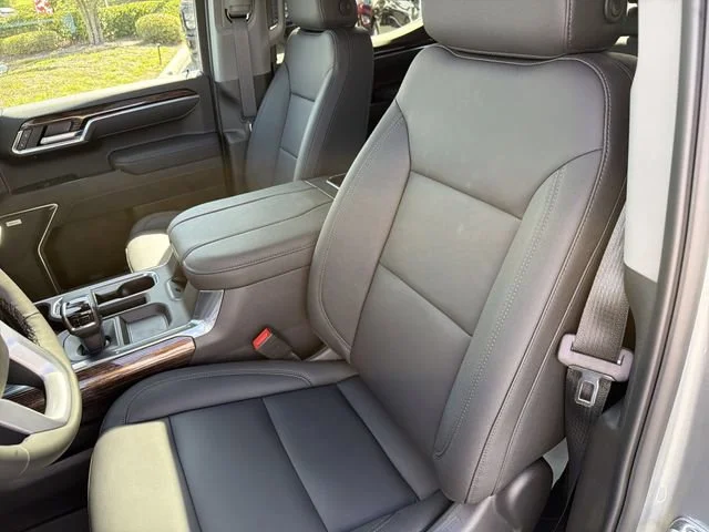 New 2026 Sterling Metallic GMC Elevation image 19