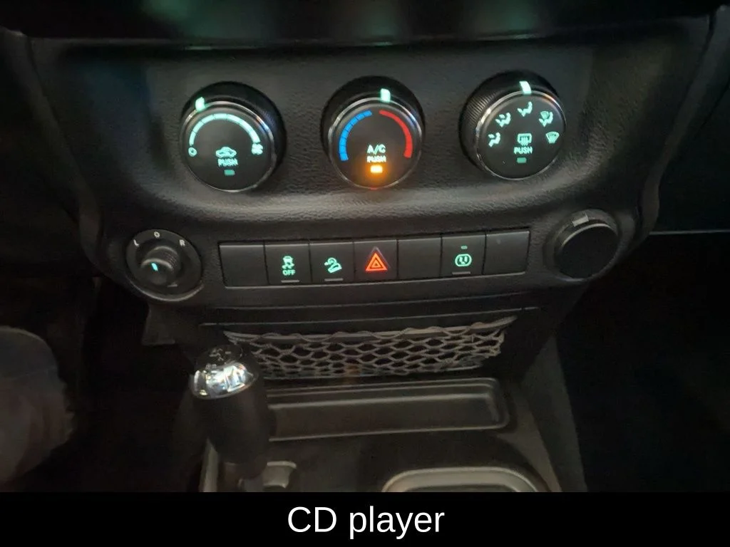 Used 2013 Silver Jeep Sahara image 7