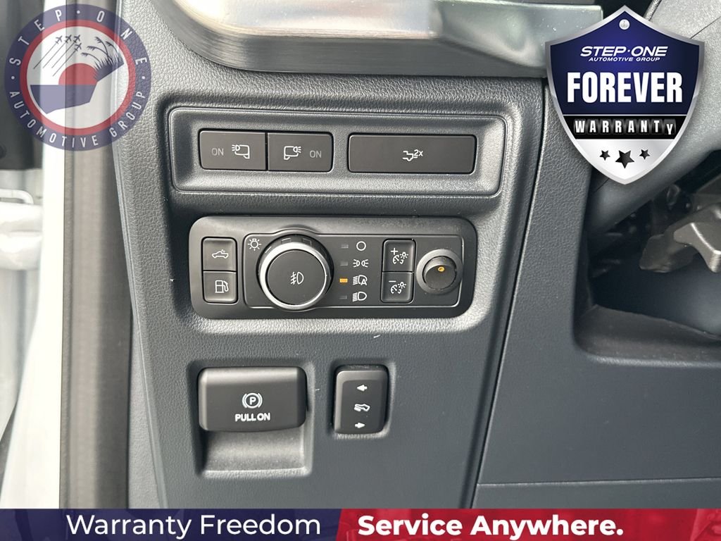 Used 2022 White Ford Lariat image 19