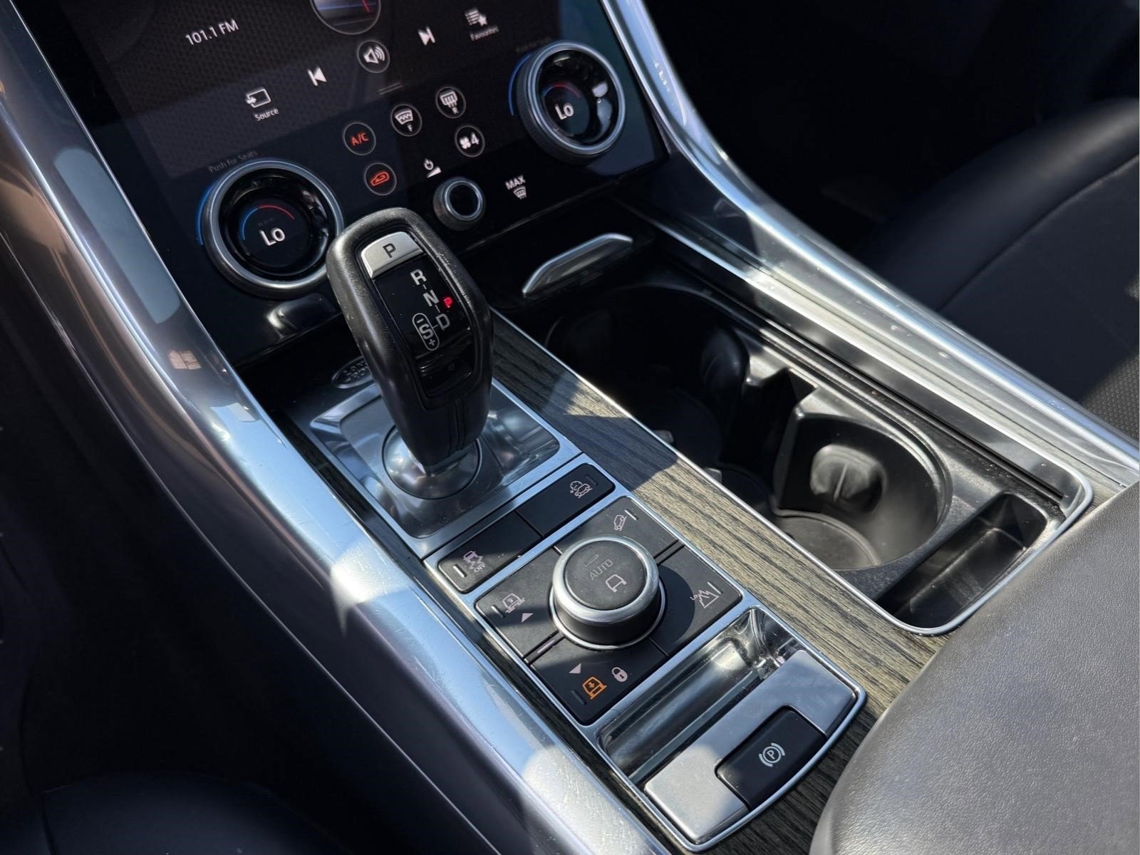 Used 2019  Land Rover Dynamic image 19