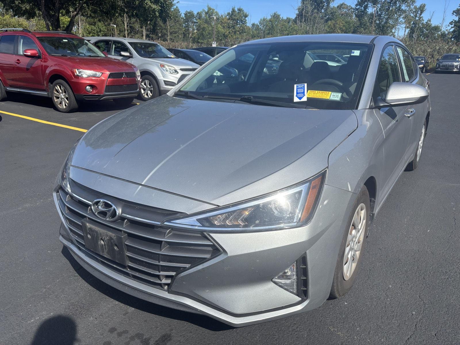 Used 2020 Stellar Silver Hyundai SE image 3