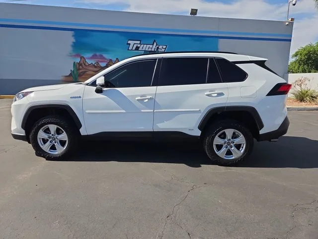 Used 2021 White Toyota XLE image 5