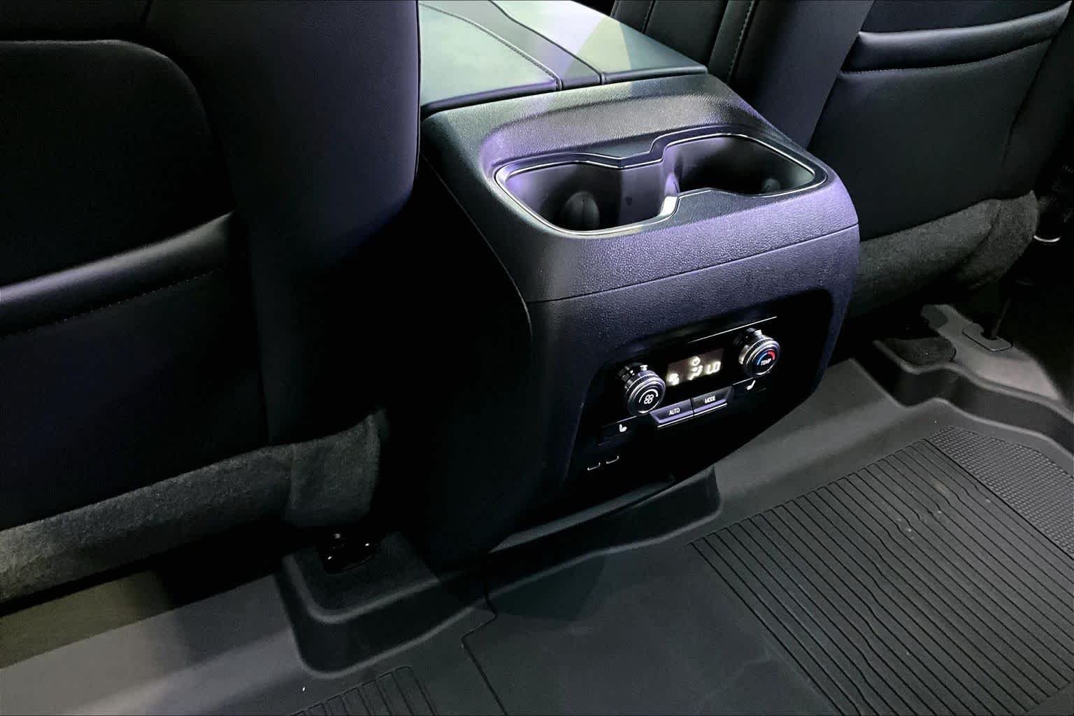 Used 2024 Summit White GMC AWD AT4 image 34