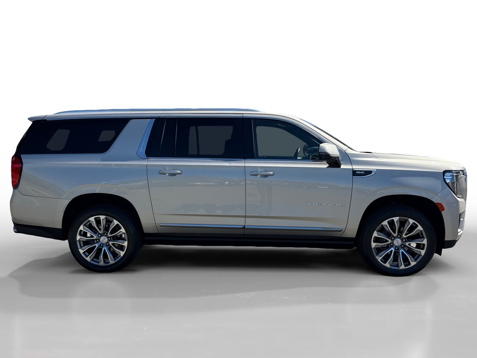 Used 2021 Pearl Beige Metallic GMC Denali image 6