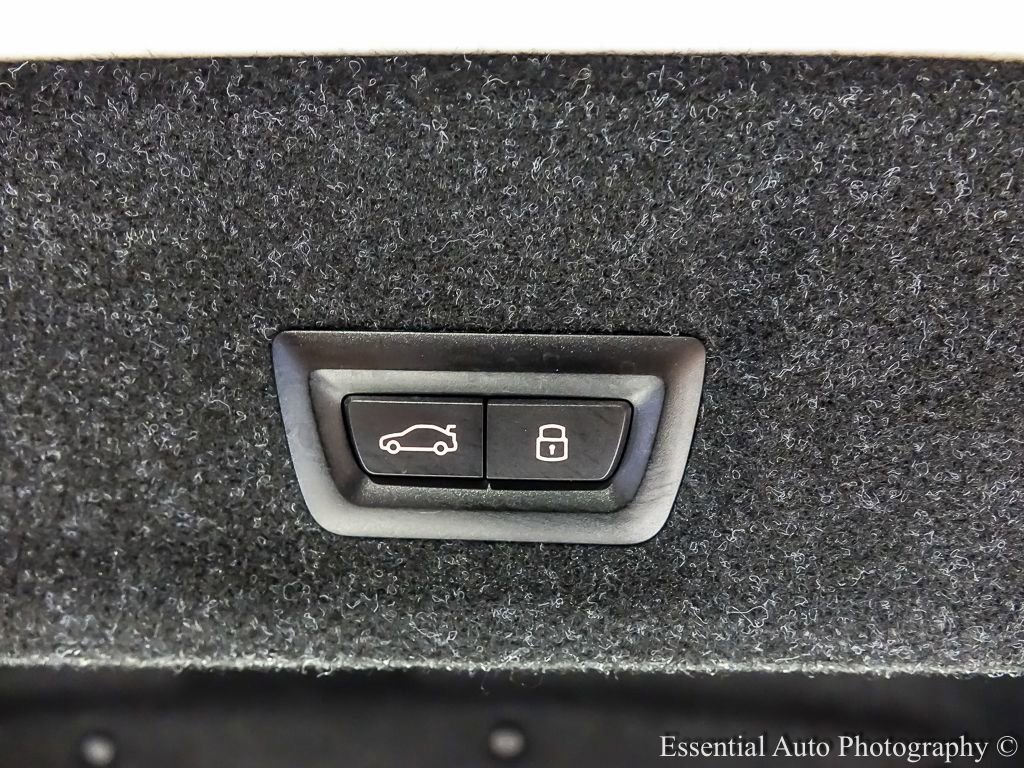 2025 BMW 3 Series 330i - Photo 30