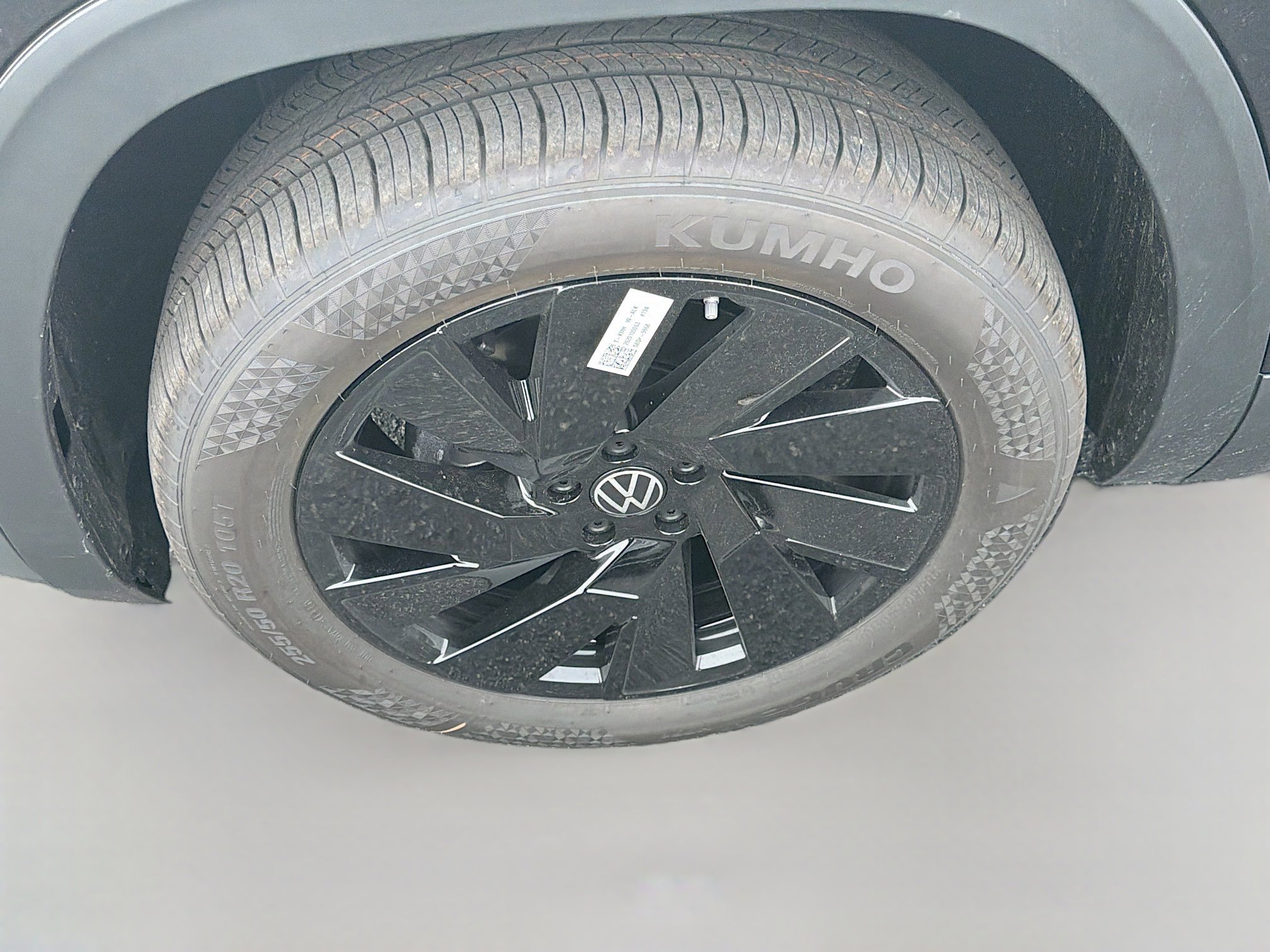 New 2026 Black Volkswagen 2.0T SE w/Technology image 26
