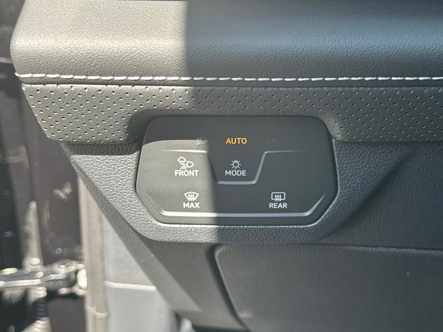 New 2026 Black Volkswagen 2.0T SE w/Technology image 33