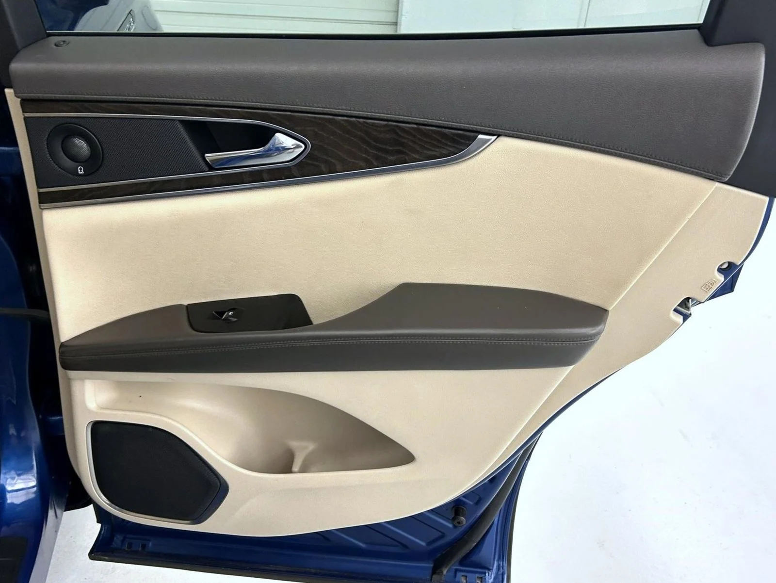 Used 2020 Blue Lincoln Reserve image 17