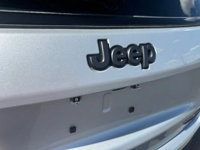 Used 2024 Silver Jeep Trailhawk image 22