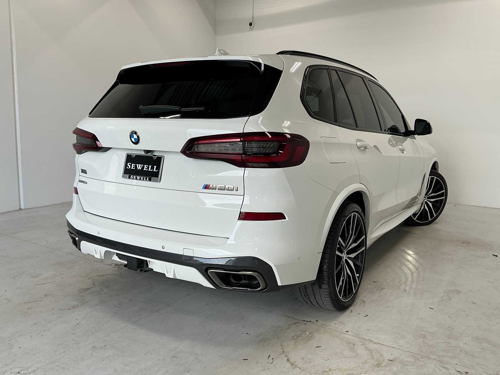 Used 2021 Alpine White BMW M50i image 5