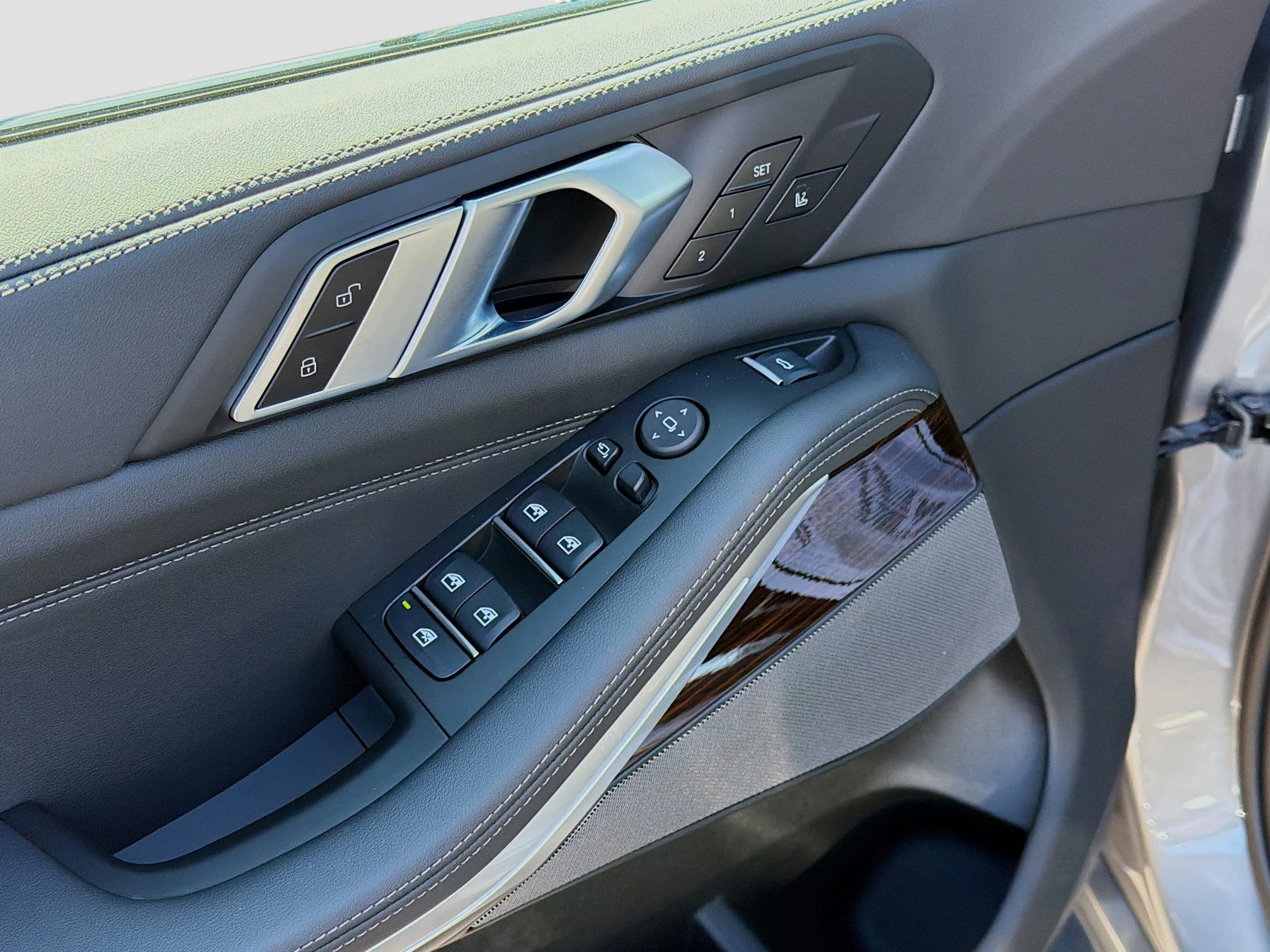 New 2026 Skyscraper Grey Metallic BMW sDrive40i image 23