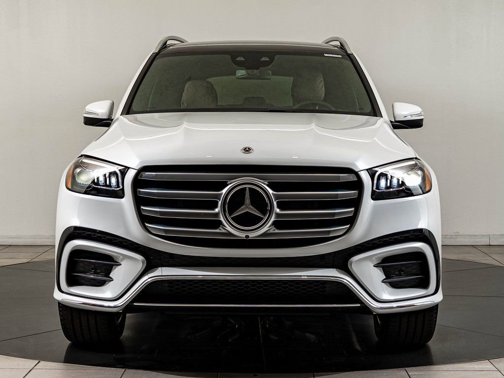 New 2026 MANUFAKTUR Moonlight White Metallic Mercedes-Benz GLS 580 image 2