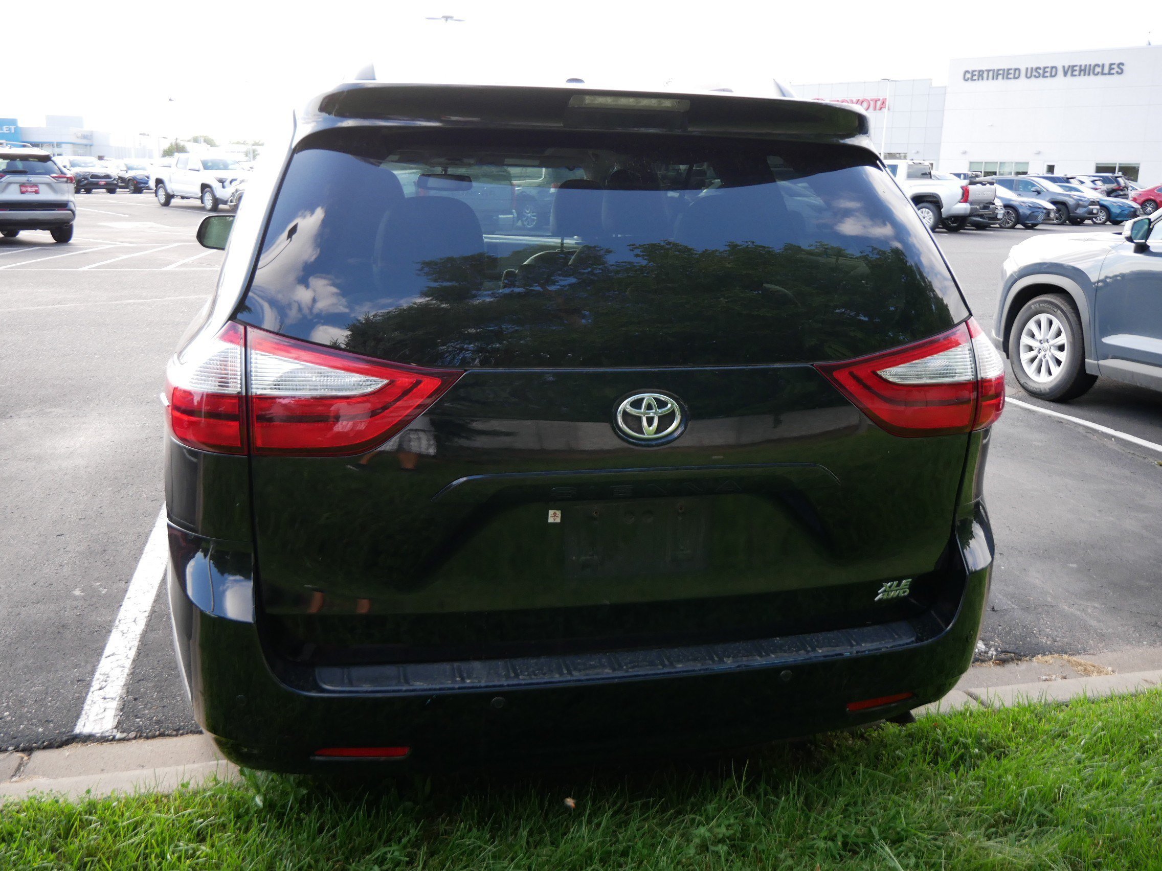 Used 2015 Attitude Black Toyota XLE Premium image 5