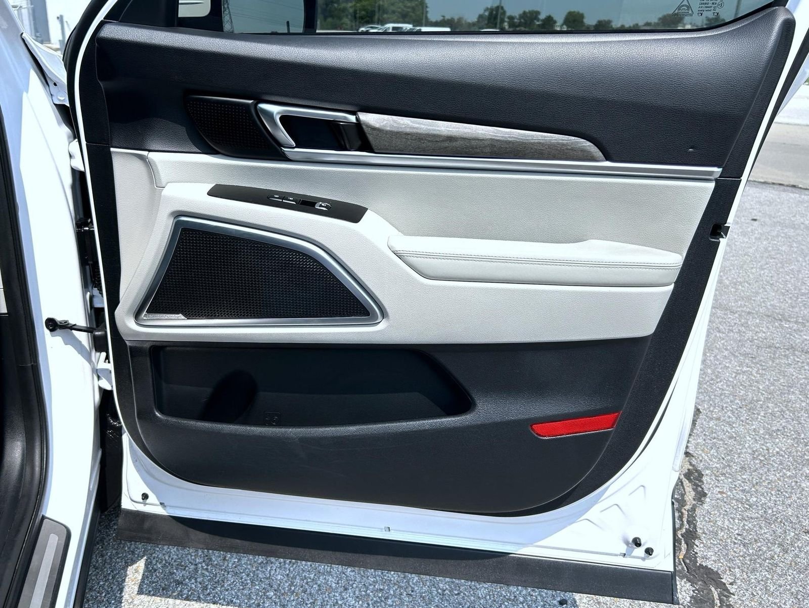 Used 2021 White Kia SX image 15