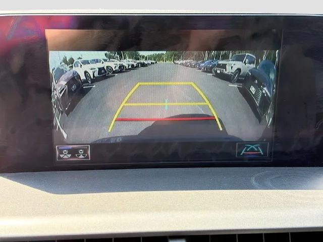 Used 2018  Lexus 300 Base image 14