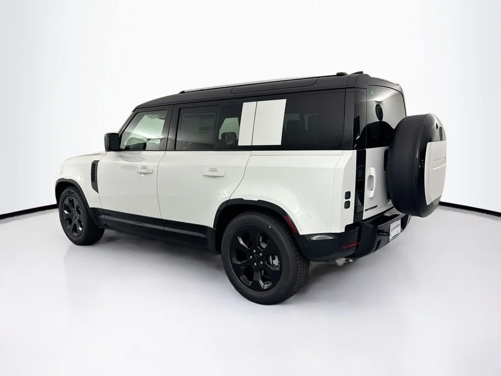 New 2026 Fuji White Land Rover X-Dynamic SE image 7