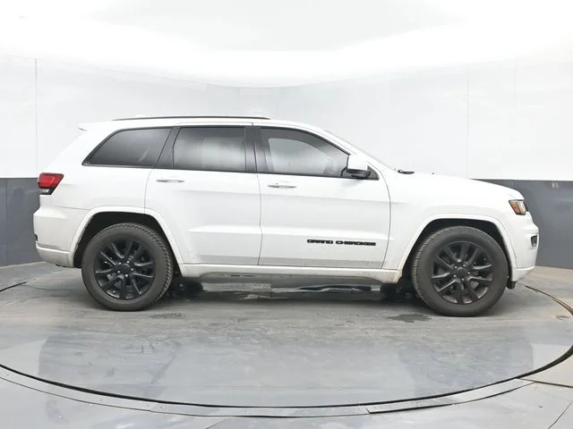 Used 2019 Bright White Clearcoat Jeep Altitude image 11