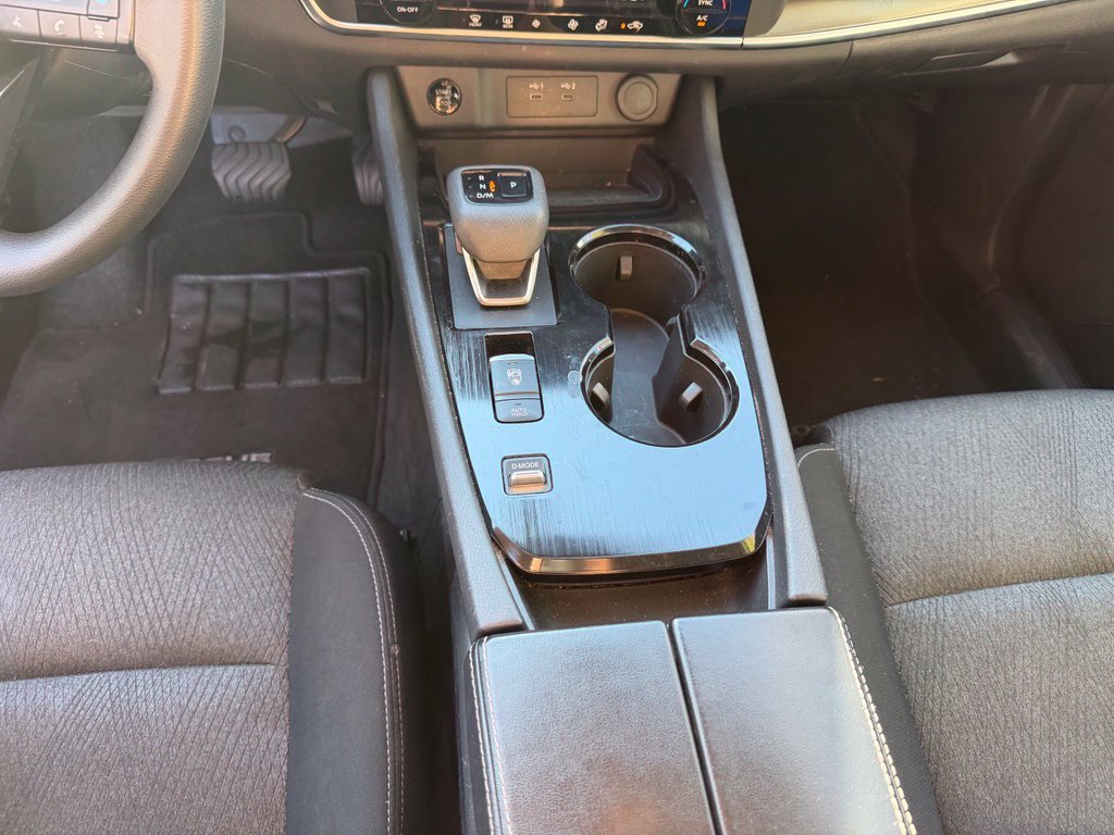 Used 2024 White/off-white Nissan SV image 25