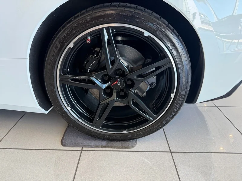 Used 2024 Arctic White Chevrolet 2LT image 27