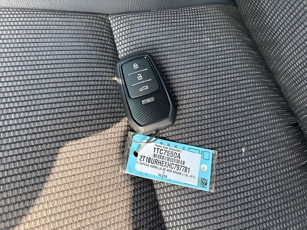 Used 2017 Silver Toyota SE image 21