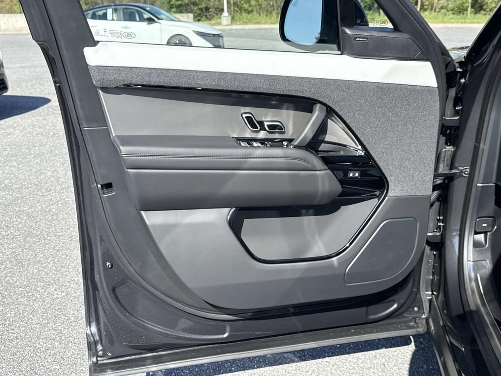 New 2026 Carpathian Grey LAND ROVER Dynamic SE image 19