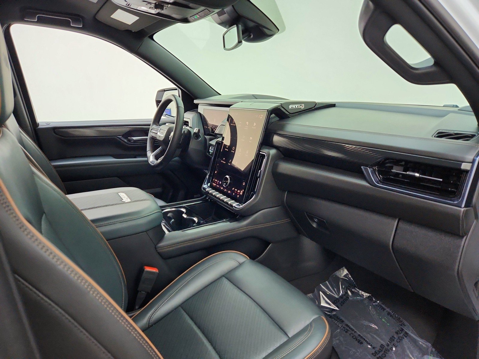 Used 2025 Summit White GMC AT4 image 28