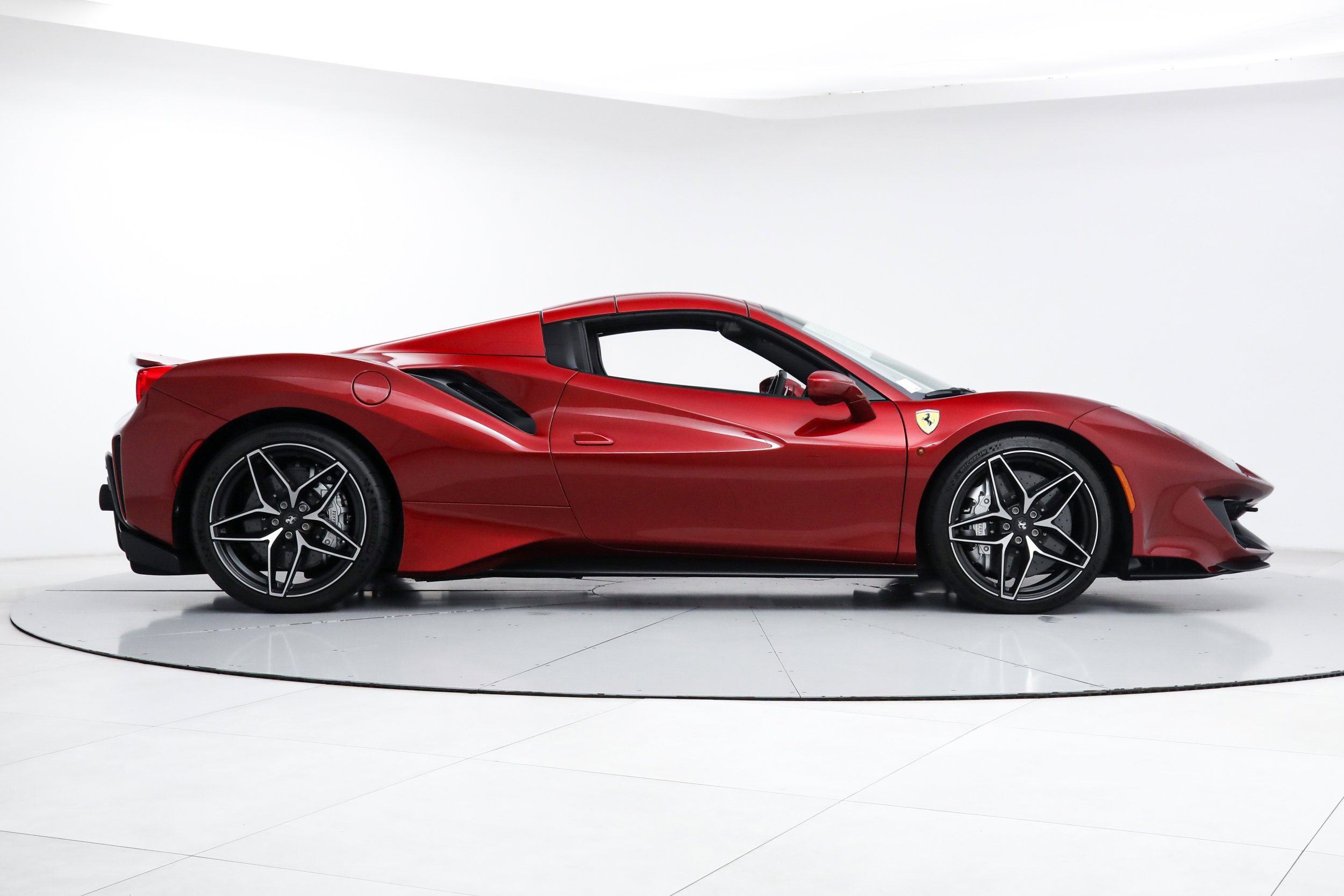 Used 2019 Red Ferrari  image 9