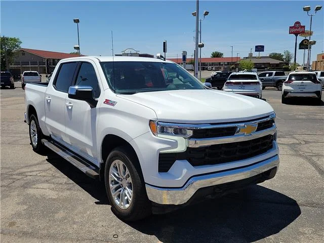 Used 2025 Summit White Chevrolet LT w/1LT 4x4 Crew Cab 6.6 ft. box 157 in. WB image 5