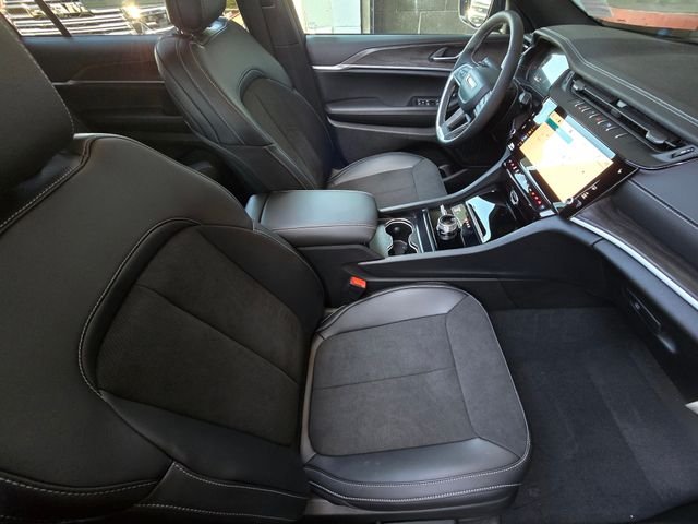 New 2026 Diamond Black Crystal Pearlcoat Jeep Altitude image 23