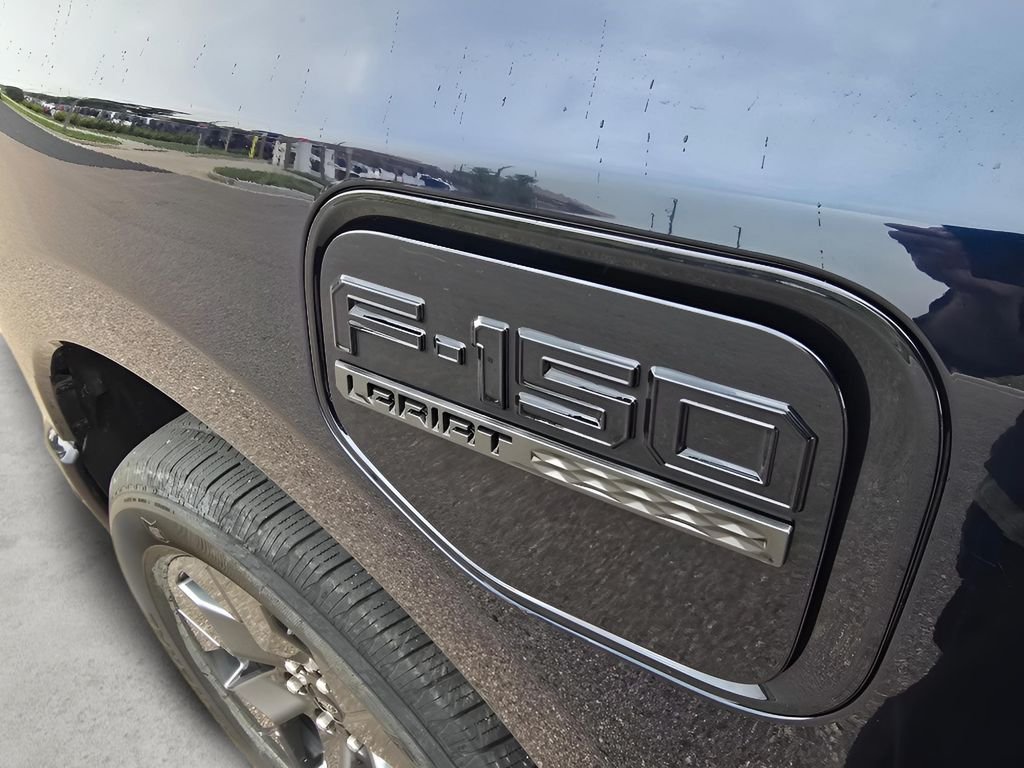 Used 2022 Antimatter Blue Metallic Ford LARIAT image 10