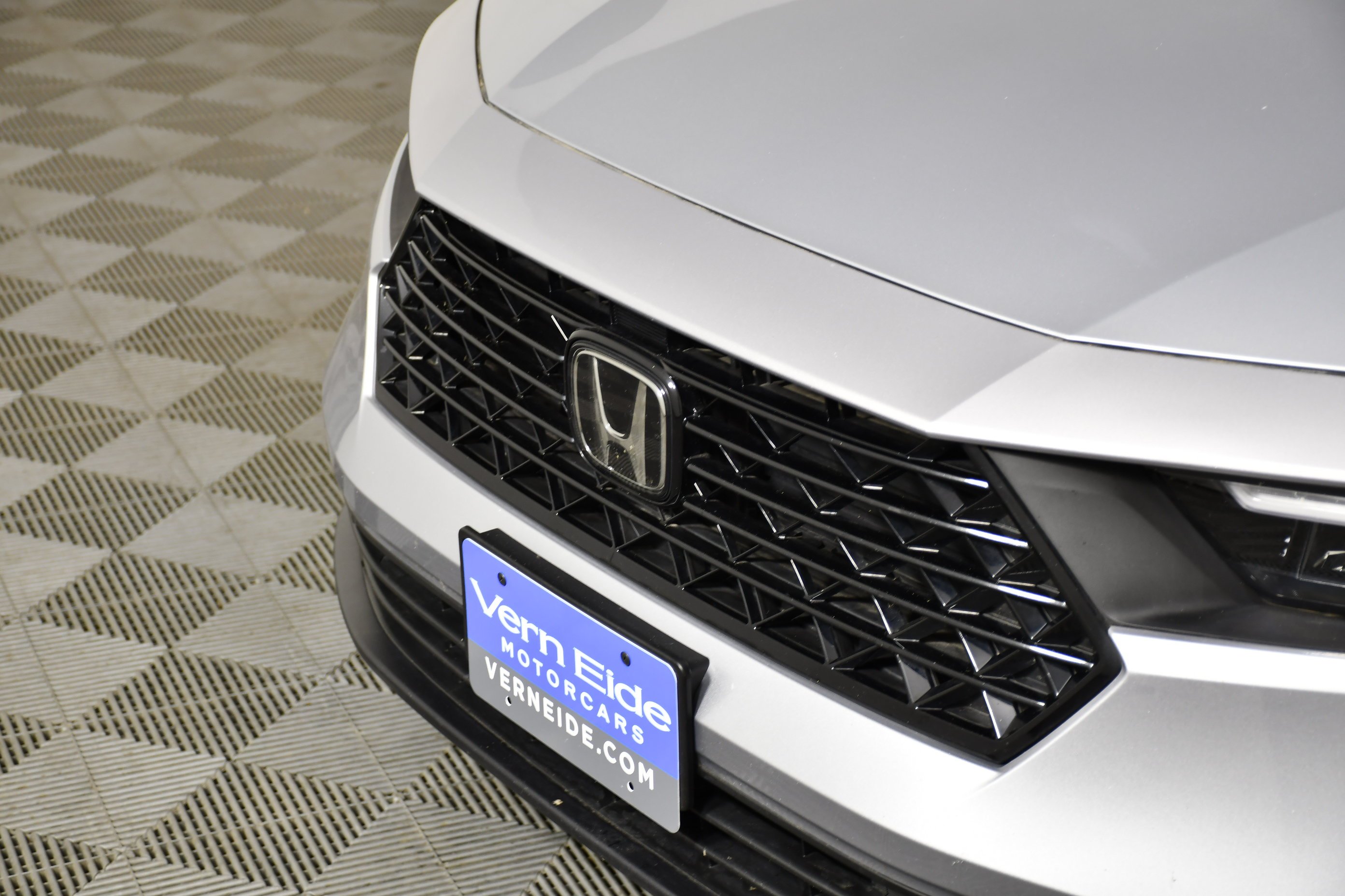 Certified Used 2024 Solar Silver Metallic Honda LX image 11